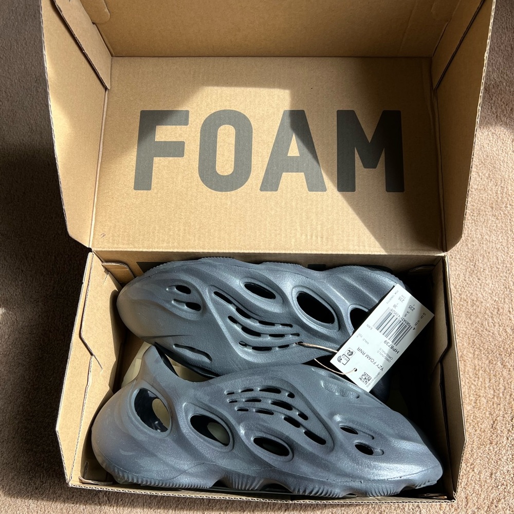 Yeezy Foam Runner size 6 & 5